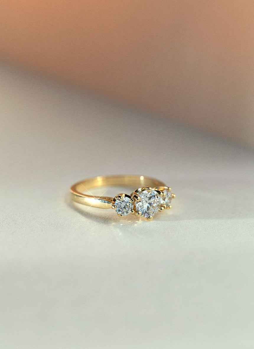Limited Edition | Judy emerald radiant cut diamond ring 14k gold