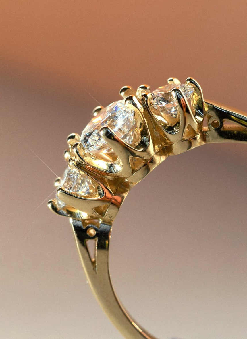 Frida brilliant cut diamond ring 14k gold - Studio Kroewe