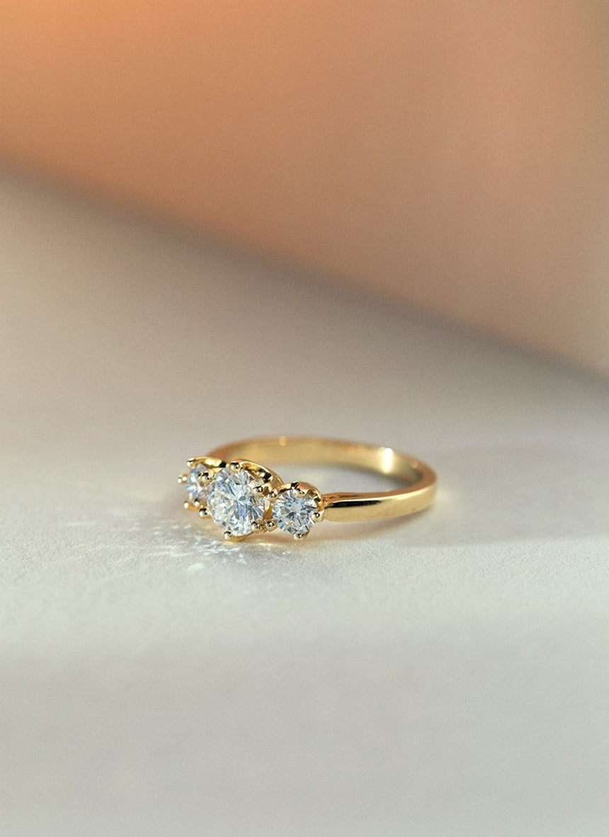 Frida brilliant cut diamond ring 14k gold - Studio Kroewe