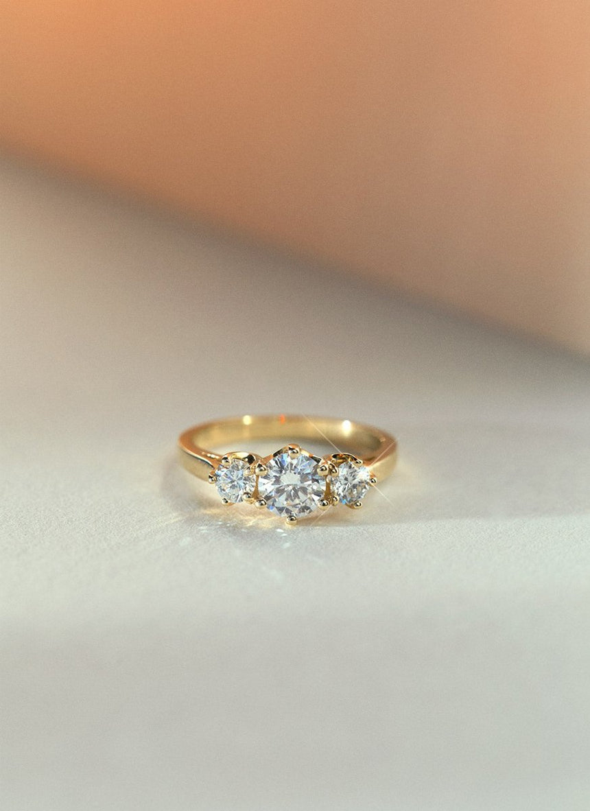 Limited Edition | Judy emerald radiant cut diamond ring 14k gold