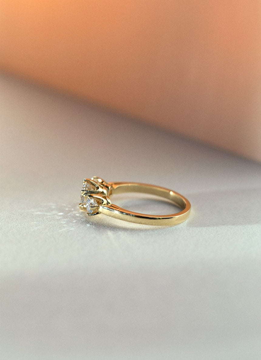 Frida brilliant cut diamond ring 14k gold - Studio Kroewe