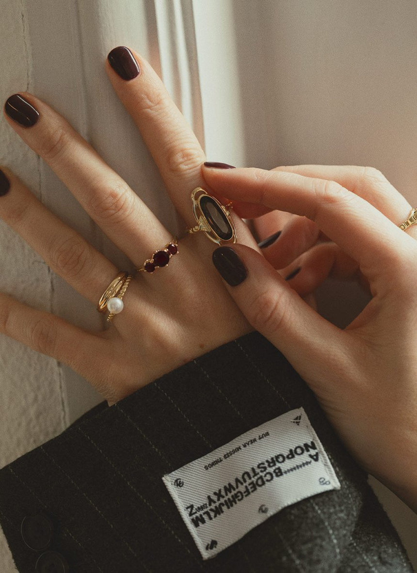 Frida garnet ring 14k gold - Studio Kroewe