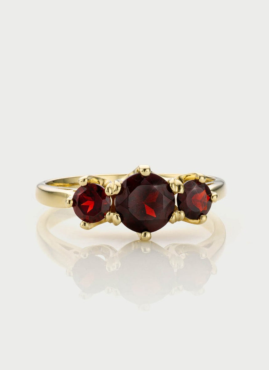 Frida garnet ring 14k gold - Studio Kroewe