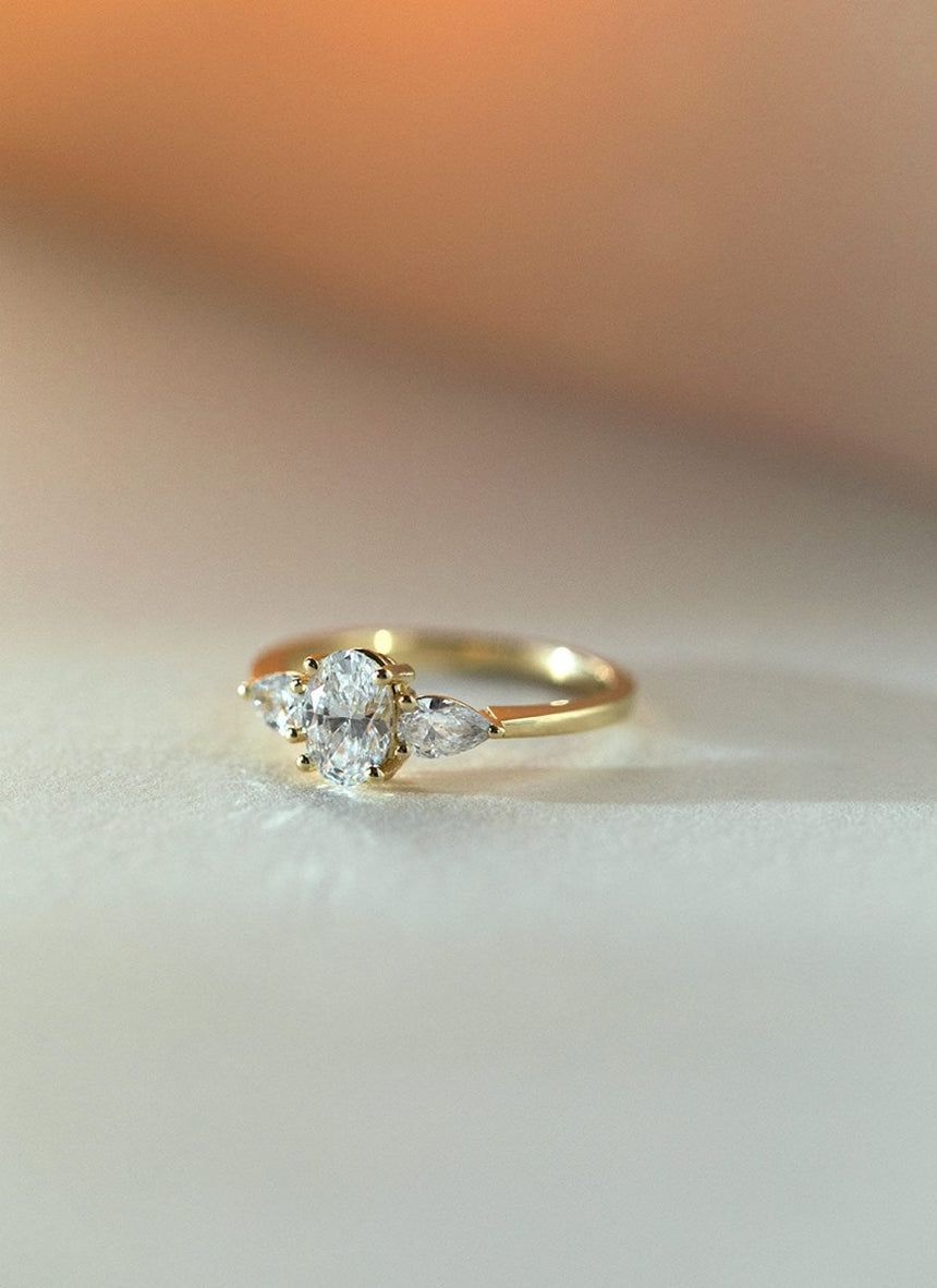 Georgia diamond ring 14k gold - Studio Kroewe