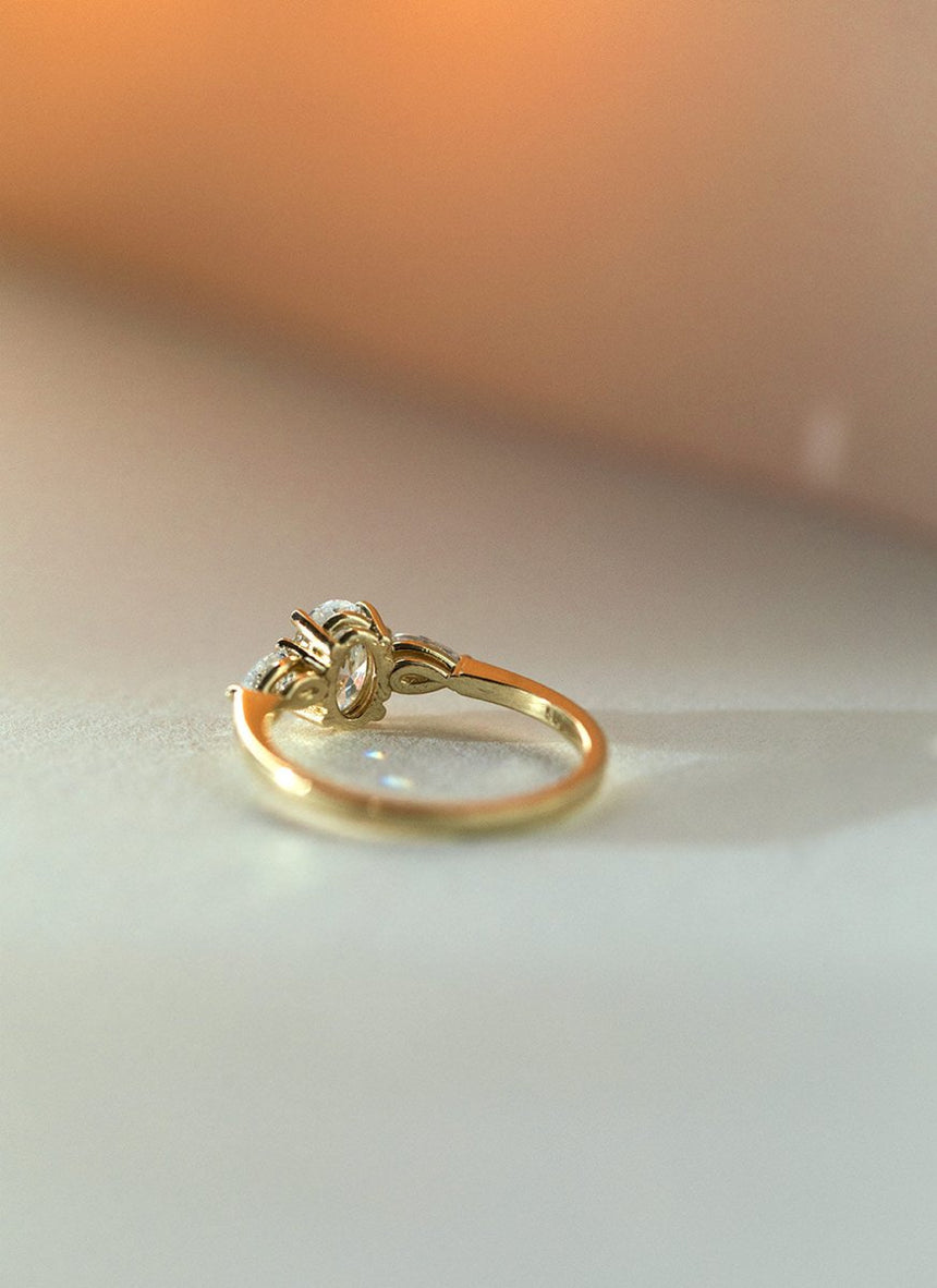 Georgia diamond ring 14k gold - Studio Kroewe