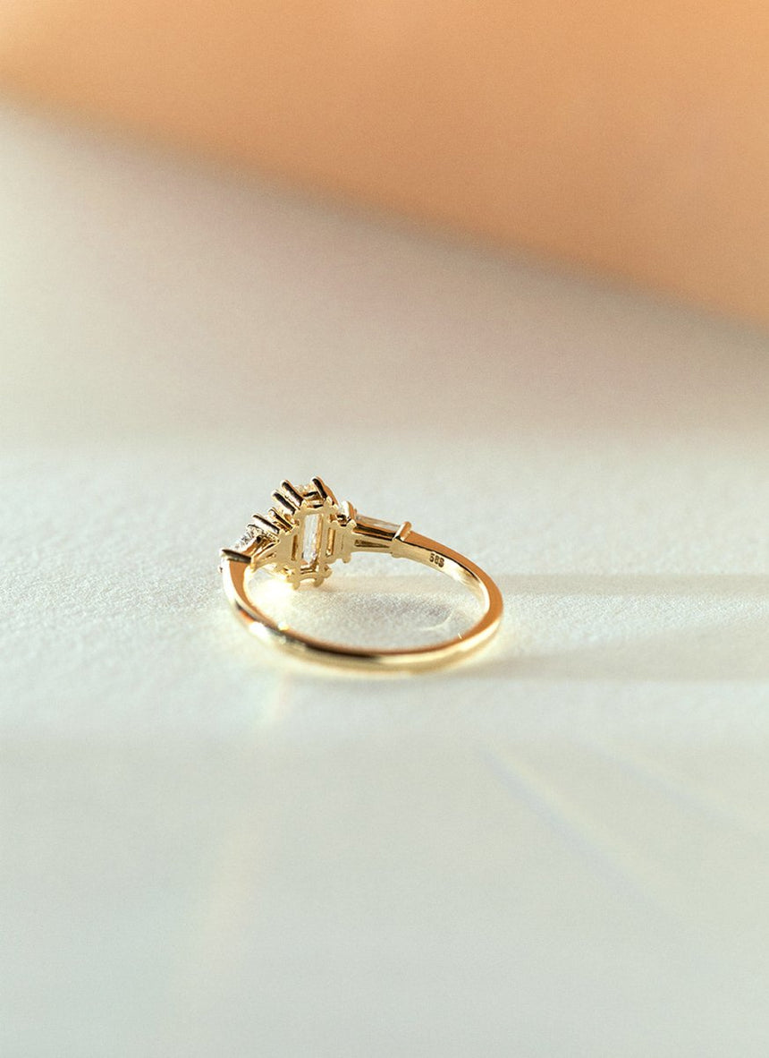 Hallie baguette cut diamond ring 14k gold - Studio Kroewe