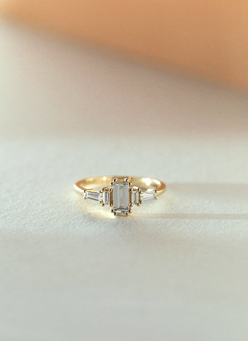 Hallie baguette cut diamond ring 14k gold - Studio Kroewe