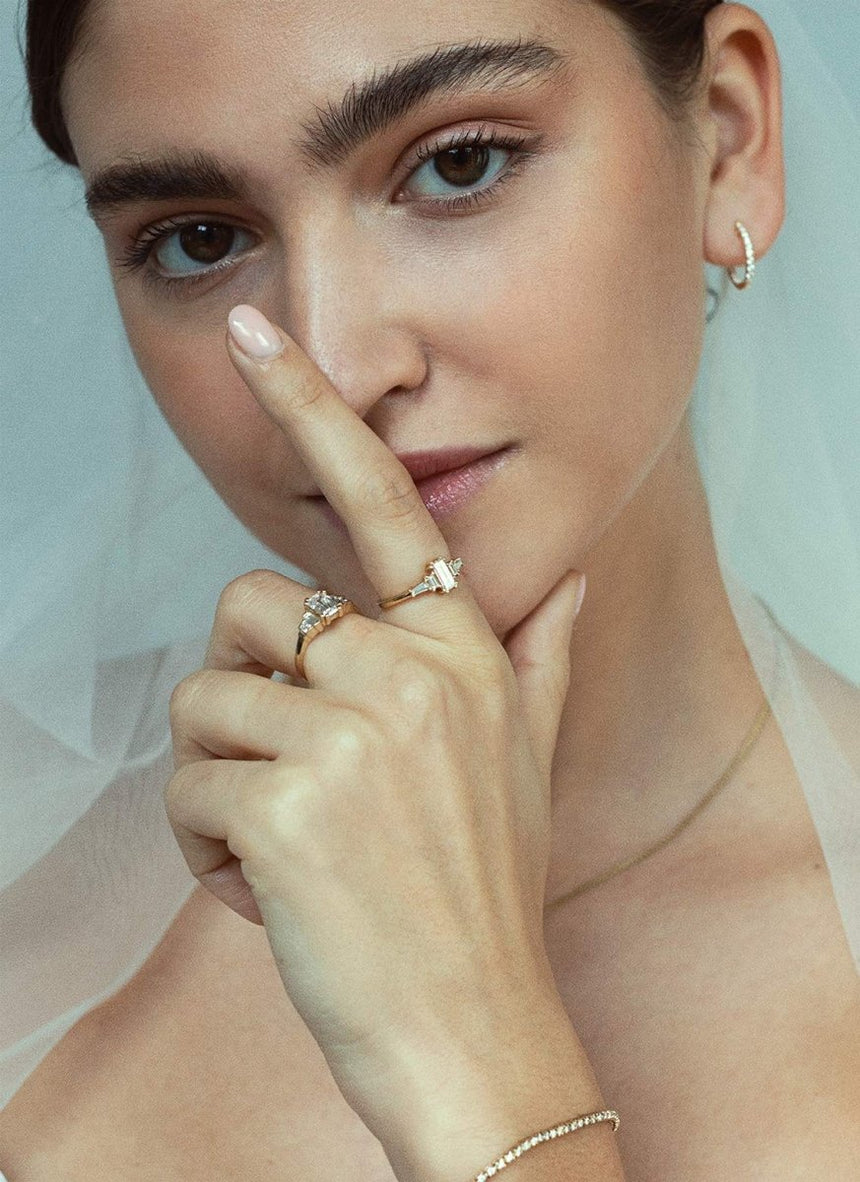 Noa emerald cut diamond ring 14k gold - Studio Kroewe