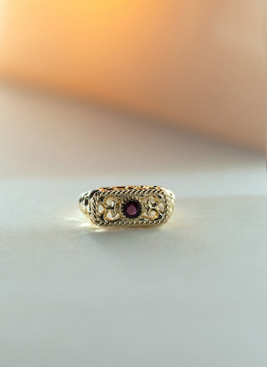 Ileha ruby ring 14k gold - Studio Kroewe