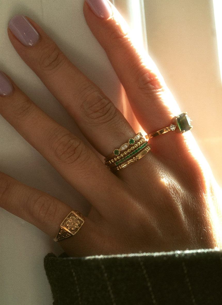 Goldie signet ring 14k gold - Studio Kroewe