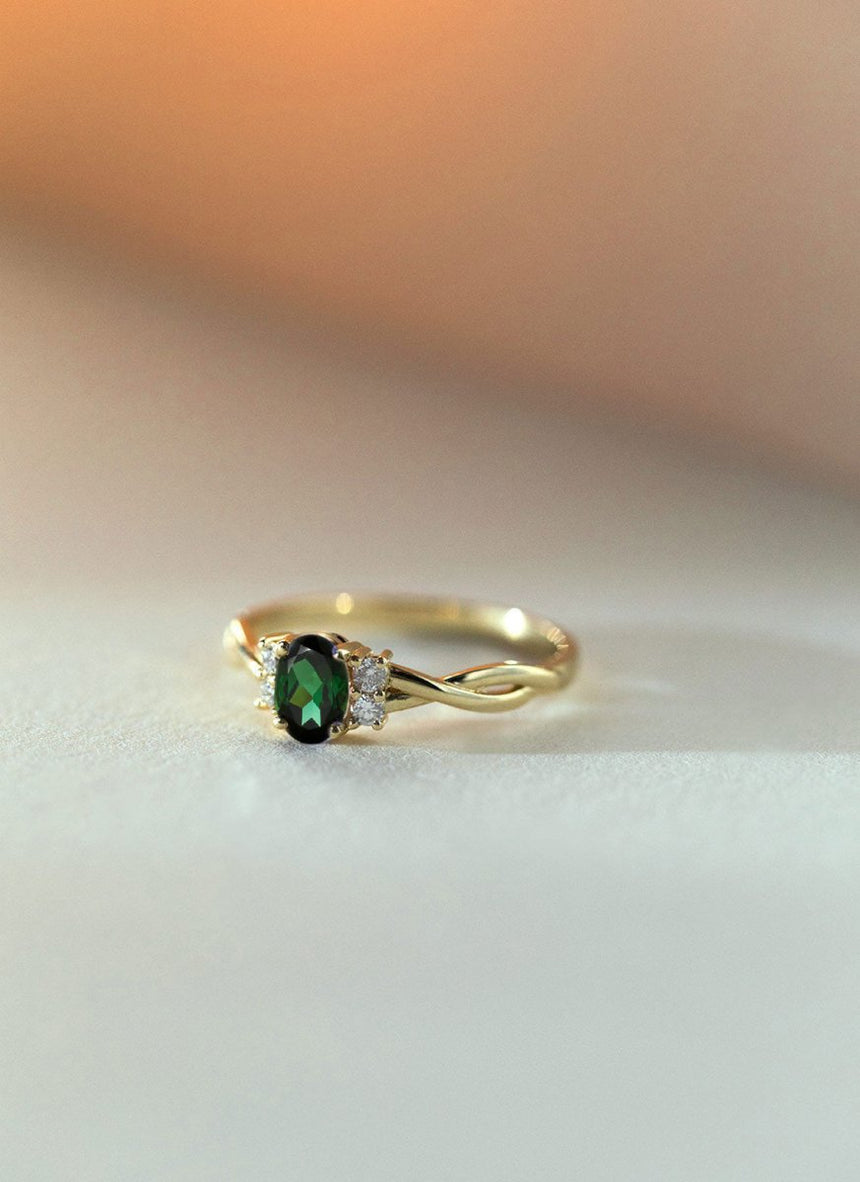 Jaimy diamond green tourmaline ring 14k gold - Studio Kroewe