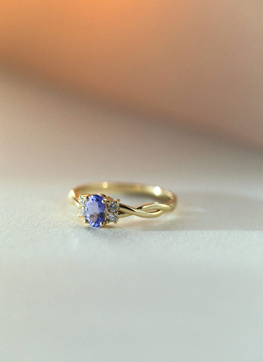 Jaimy diamond tanzanite ring 14k gold - Studio Kroewe