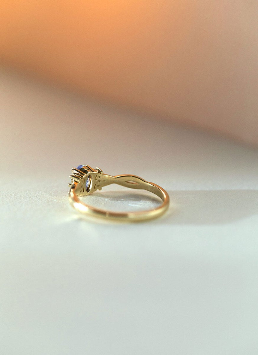 Jaimy diamond tanzanite ring 14k gold - Studio Kroewe