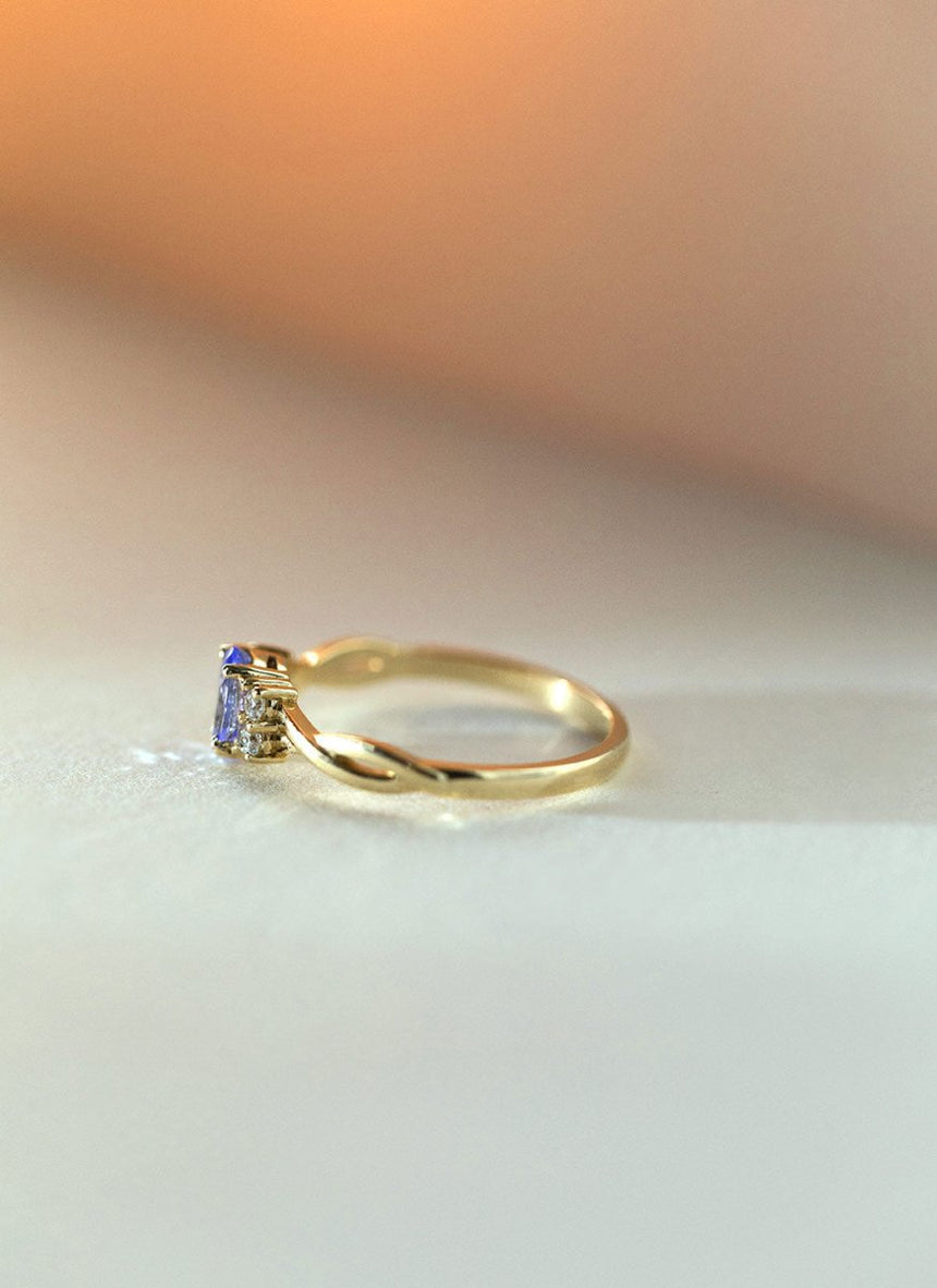 Jaimy diamond tanzanite ring 14k gold - Studio Kroewe