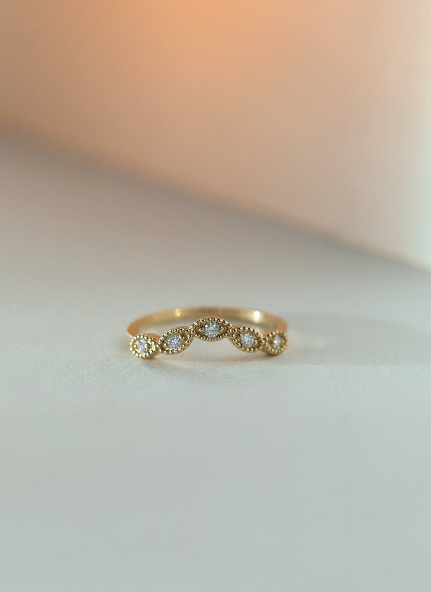 Joshi's sister diamond curve ring 14k gold - Studio Kroewe