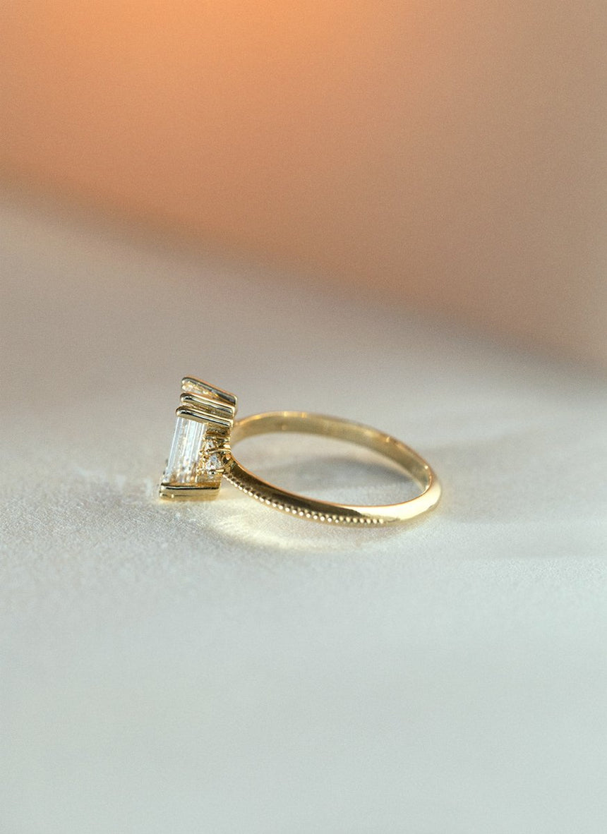 Judy baguette cut diamond ring 14k gold - Studio Kroewe