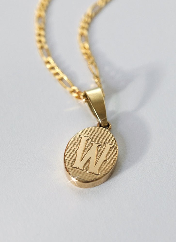 Laney alphabet signet charm 14k gold - Studio Kroewe