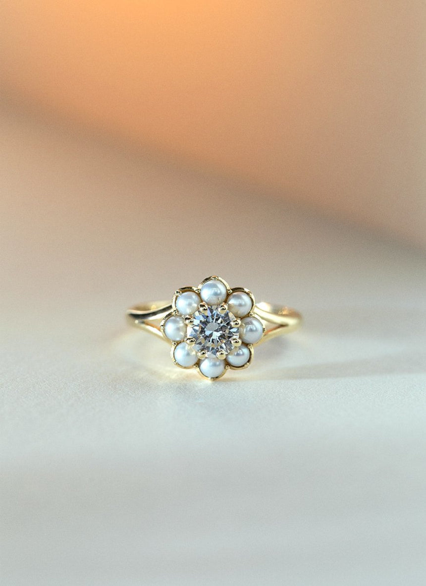 Lauren brilliant cut diamond pearl entourage ring 14k gold - Studio Kroewe
