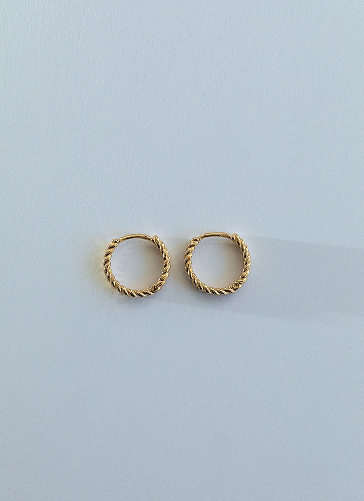 Lee structured hoops 14k gold - Studio Kroewe