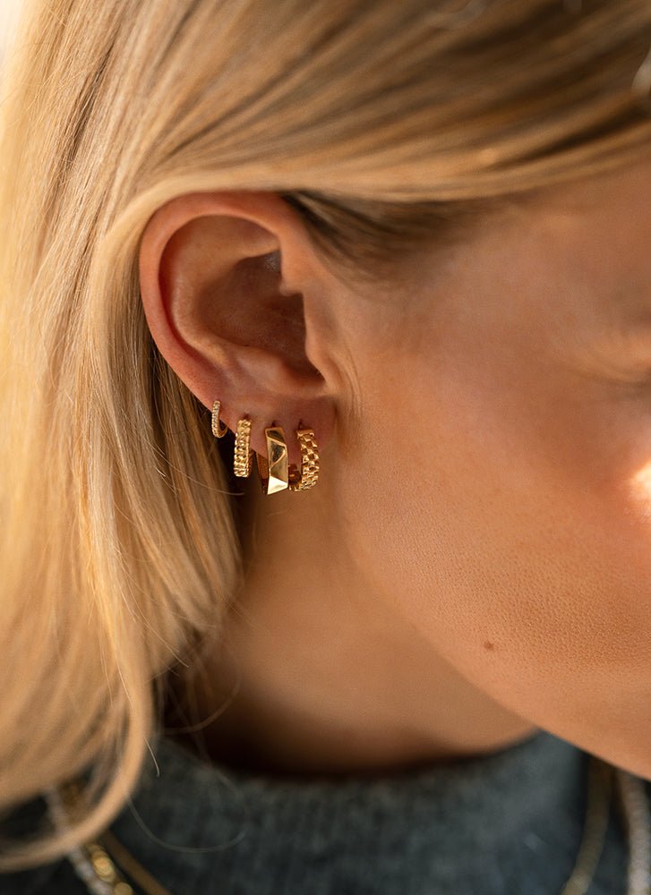 Frankie bold hinged hoops 14k gold - Studio Kroewe