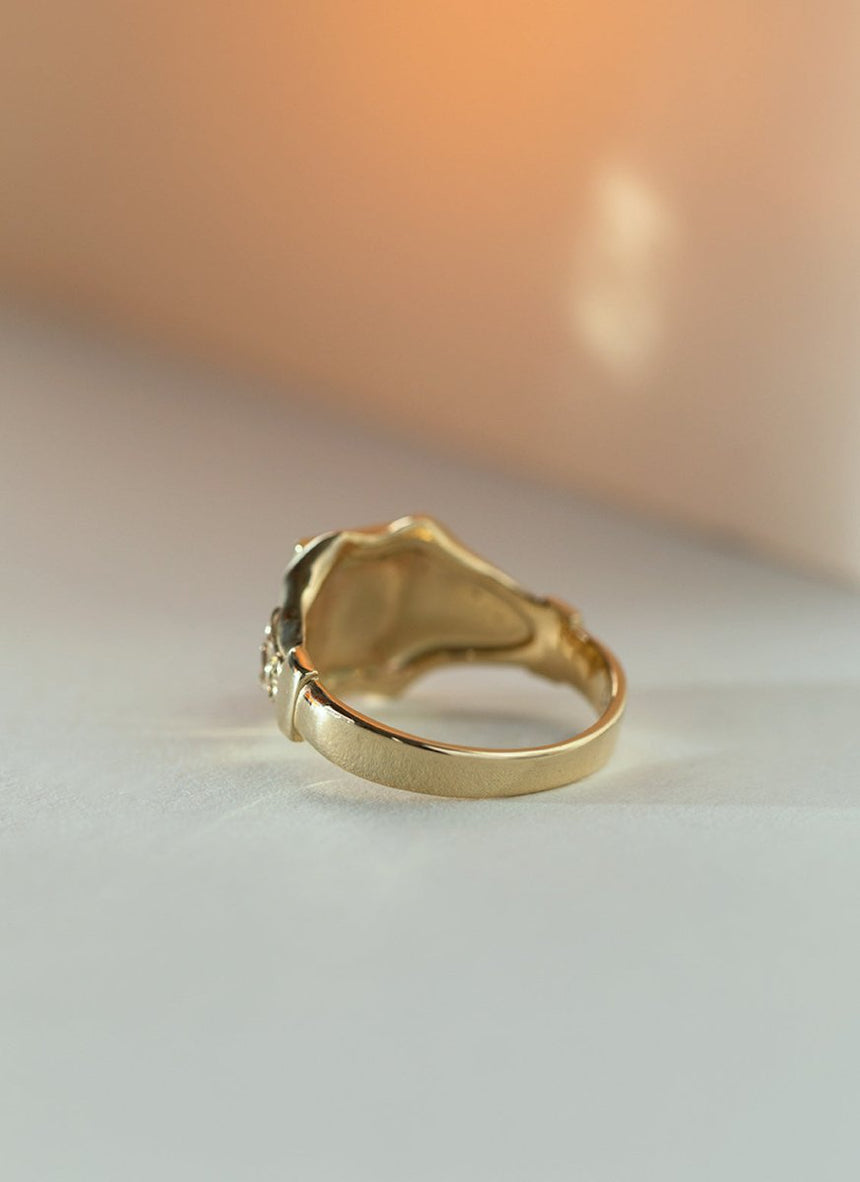 Lenny signet ring 14k gold - Studio Kroewe