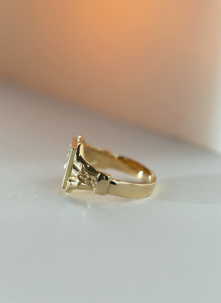 Lenny signet ring 14k gold - Studio Kroewe