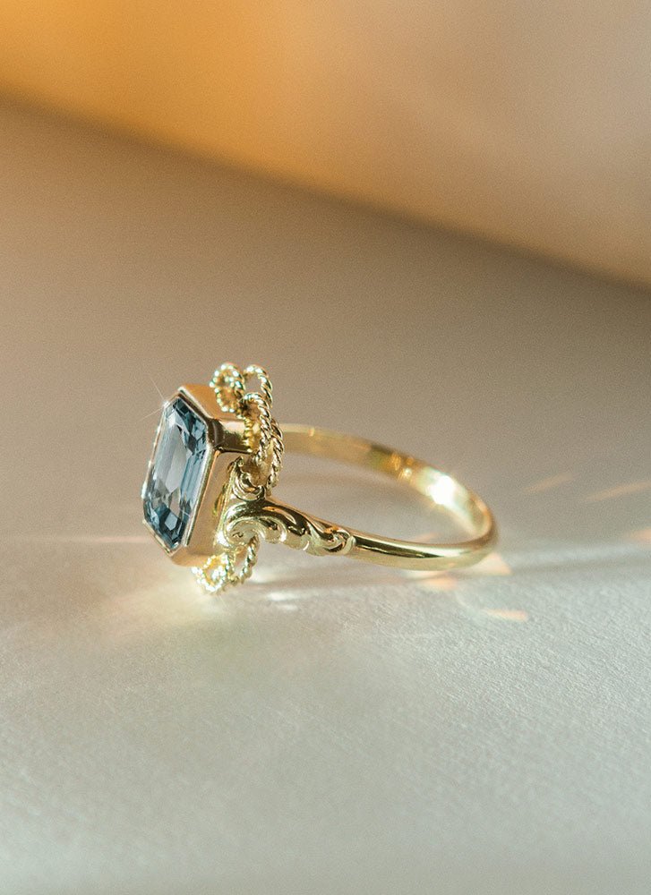 Leonis topaz ring 14k gold - Studio Kroewe