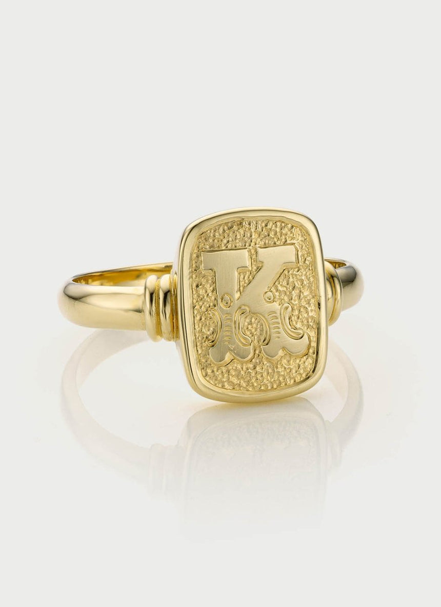 Lexy signet ring 14k gold - Studio Kroewe