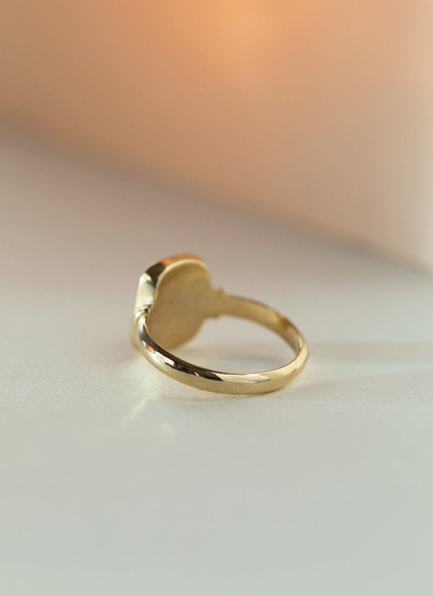 Lexy signet ring 14k gold - Studio Kroewe