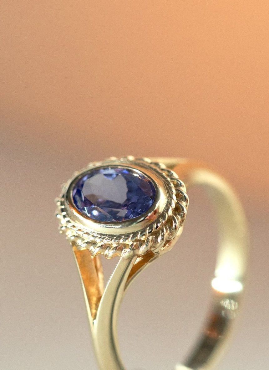 Limited Edition - Aurie tanzanite ring 14k gold - Studio Kroewe