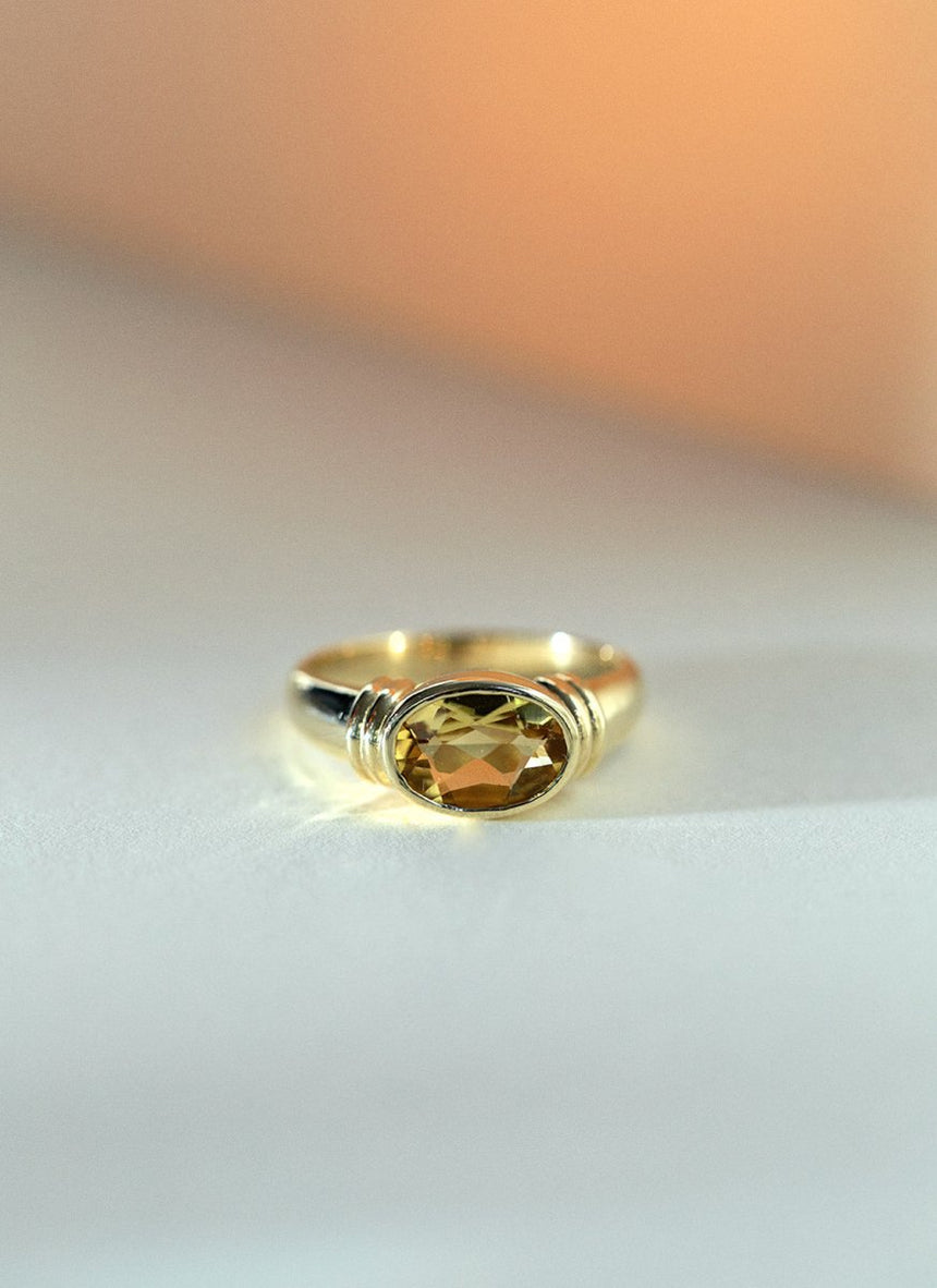 Limited Edition - Frankie golden beryl ring 14k gold - Studio Kroewe
