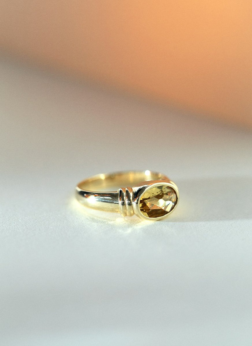 Limited Edition - Frankie golden beryl ring 14k gold - Studio Kroewe