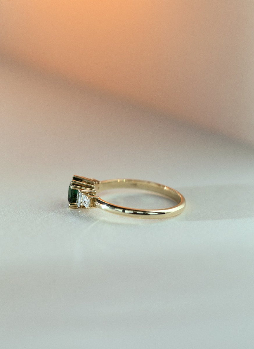 Limited Edition | Lily green tourmaline diamond ring 14k gold - Studio Kroewe