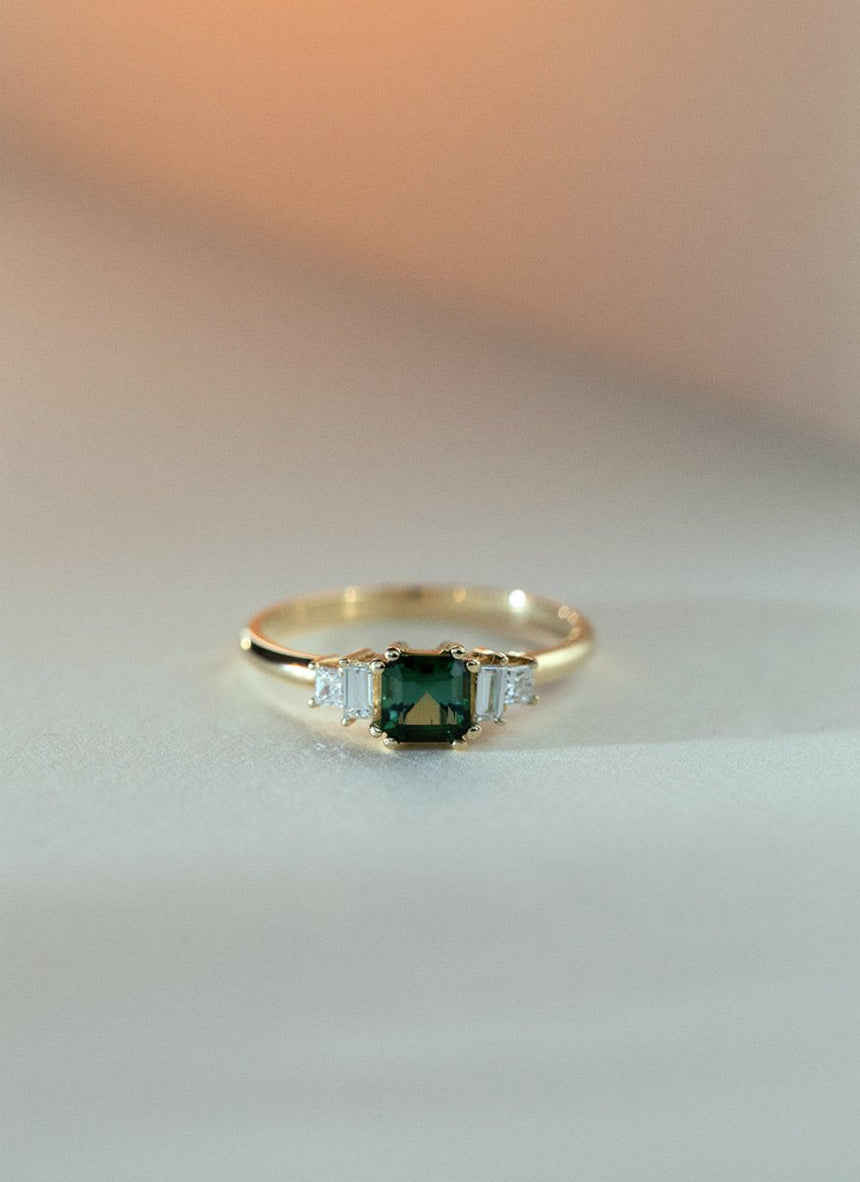 Limited Edition | Lily green tourmaline diamond ring 14k gold - Studio Kroewe