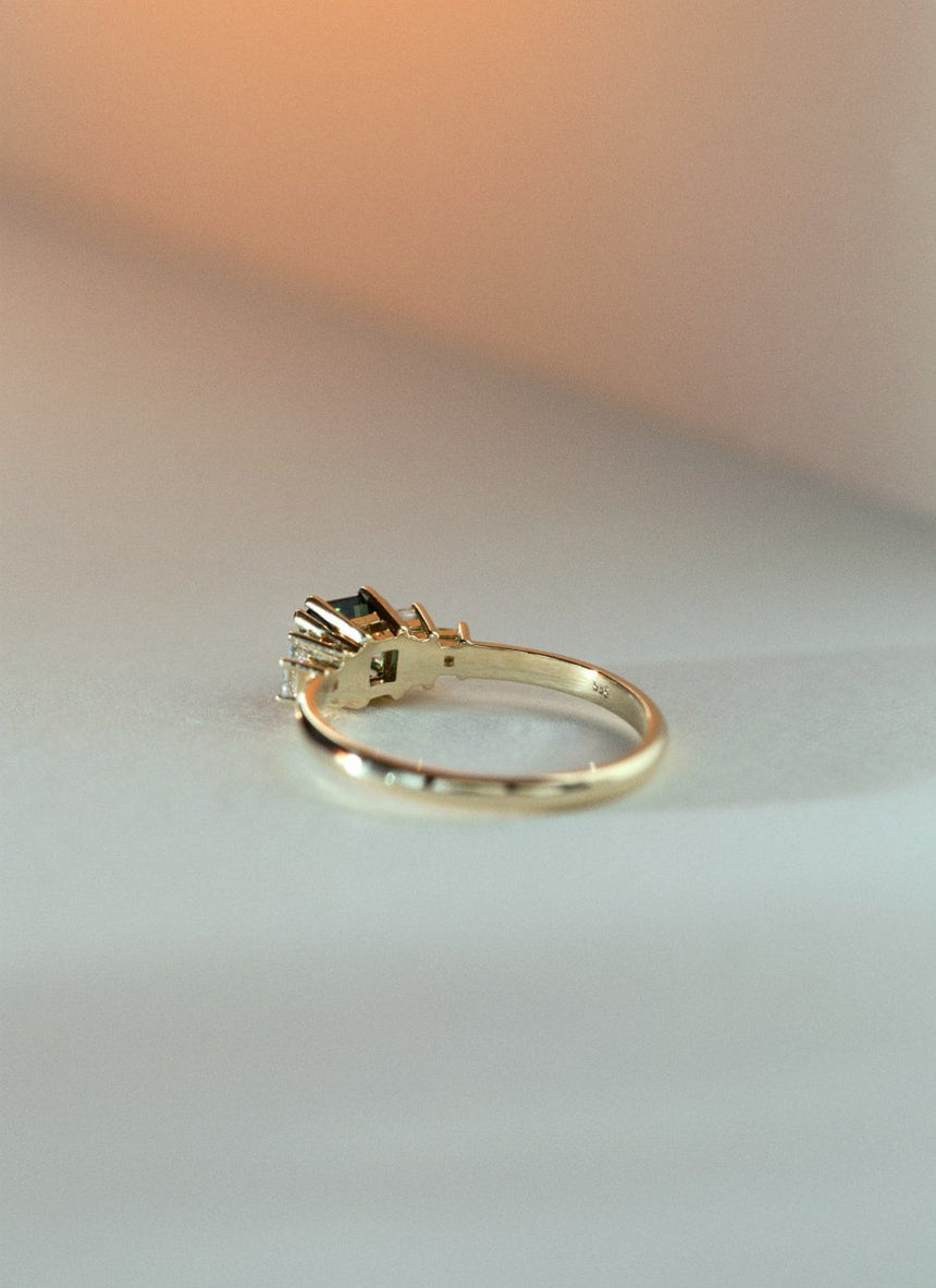 Limited Edition | Lily green tourmaline diamond ring 14k gold - Studio Kroewe