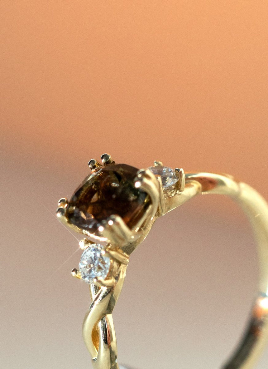 Limited Edition - Daisy sapphire diamond ring 14k gold - Studio Kroewe