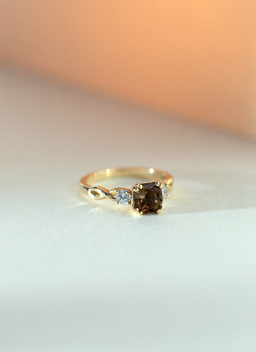 Limited Edition - Daisy sapphire diamond ring 14k gold - Studio Kroewe