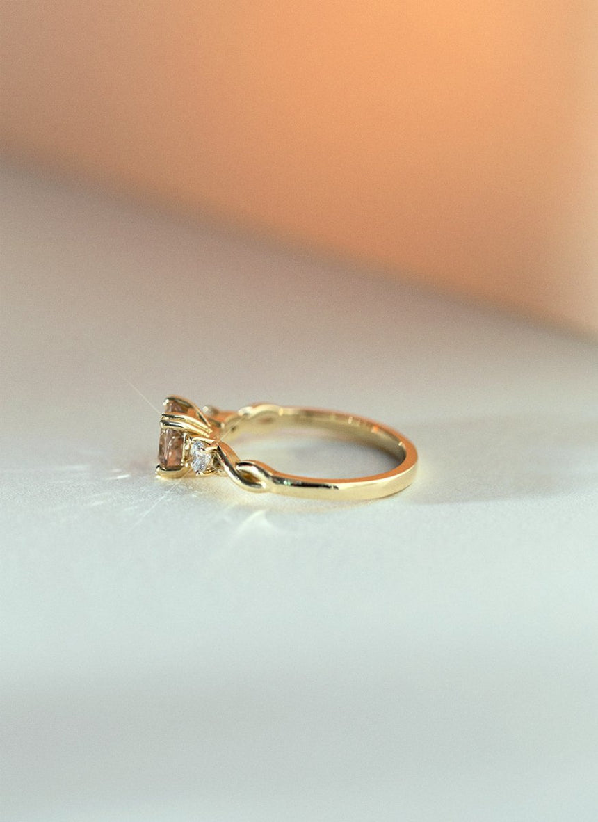 Limited Edition | River taupe tourmaline diamond ring 14k gold - Studio Kroewe