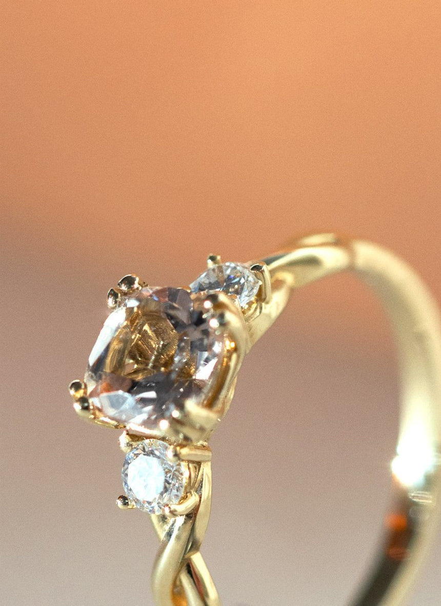 Limited Edition - Daisy sapphire diamond ring 14k gold - Studio Kroewe