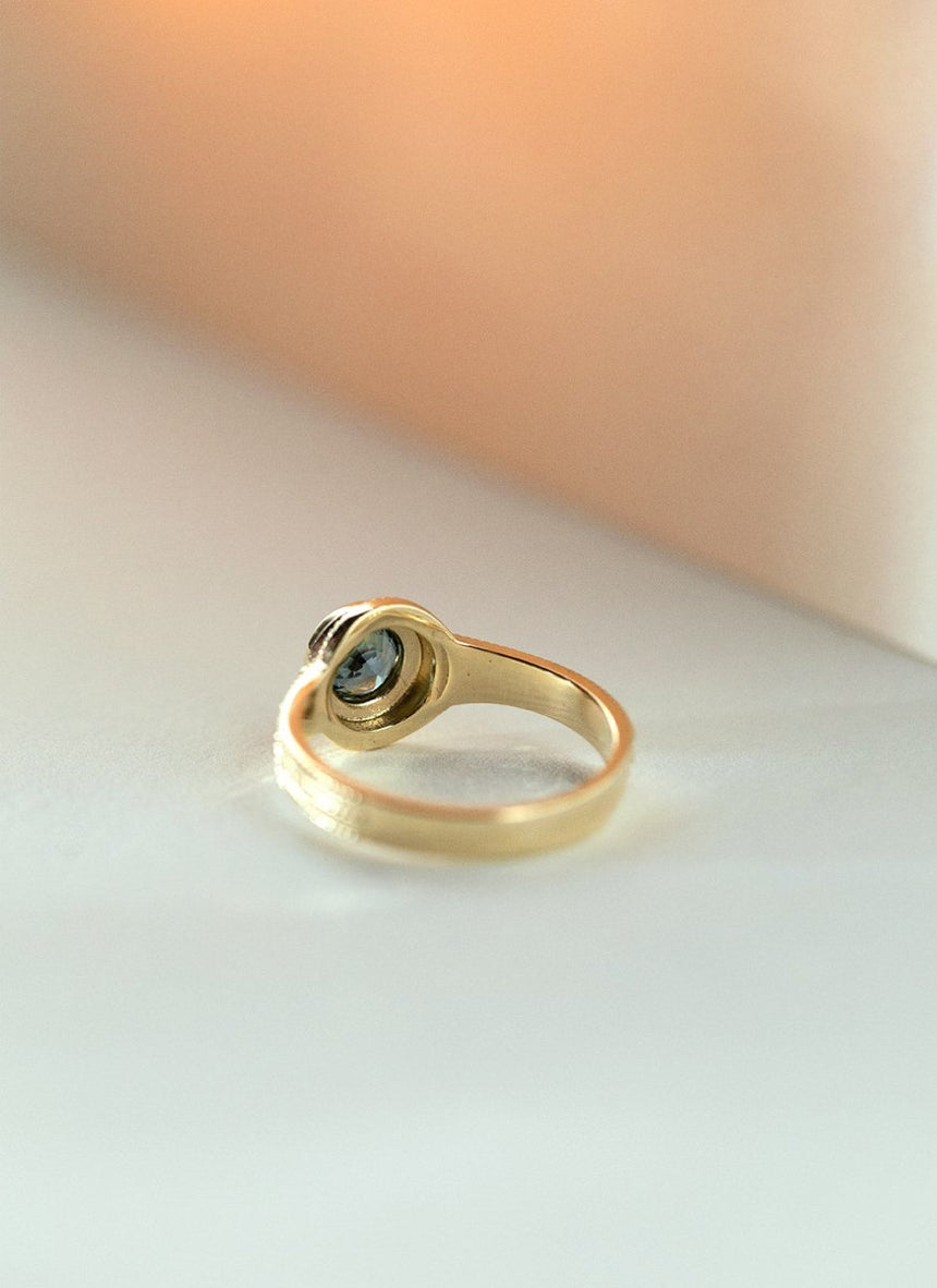 Limited Edition | Rumi green blue sapphire ring 14k gold - Studio Kroewe