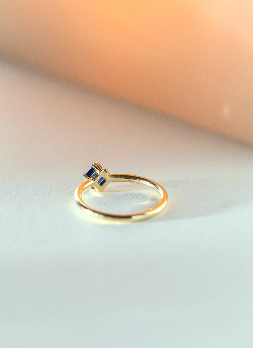 Limited Edition | Sunny blue sapphire ring 14k gold - Studio Kroewe