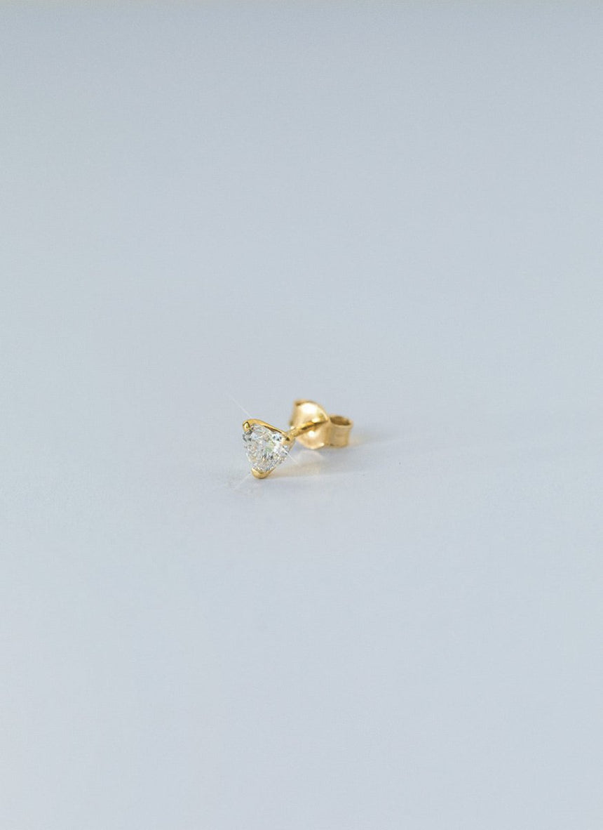 Jumi pearl huggie 14k gold - Studio Kroewe