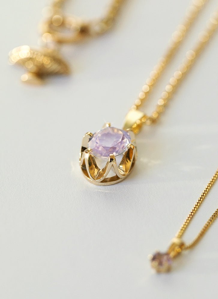 Lizzy moonquartz charm 14k gold - Studio Kroewe