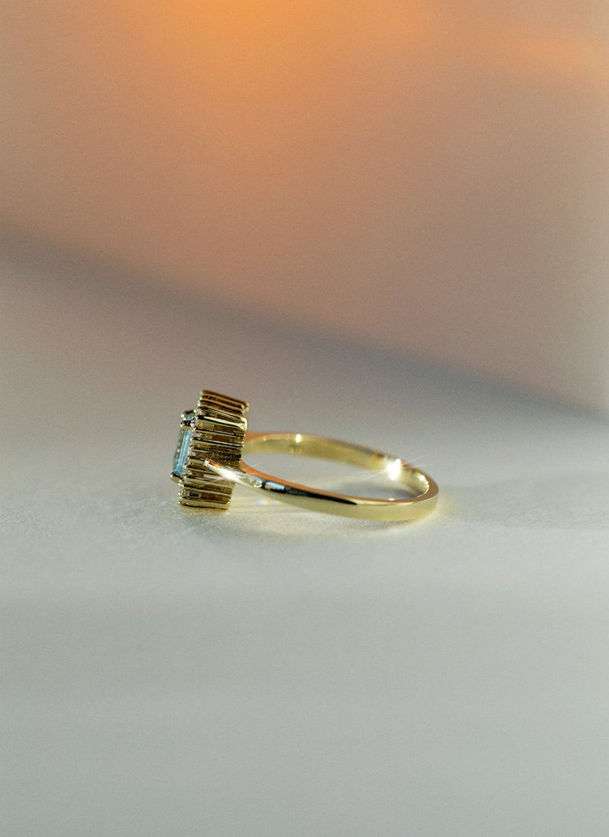 Lode halo diamond aquamarine ring 14k gold - Studio Kroewe
