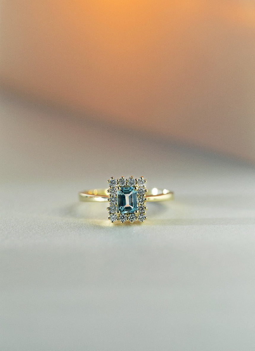 Lode halo diamond aquamarine ring 14k gold - Studio Kroewe