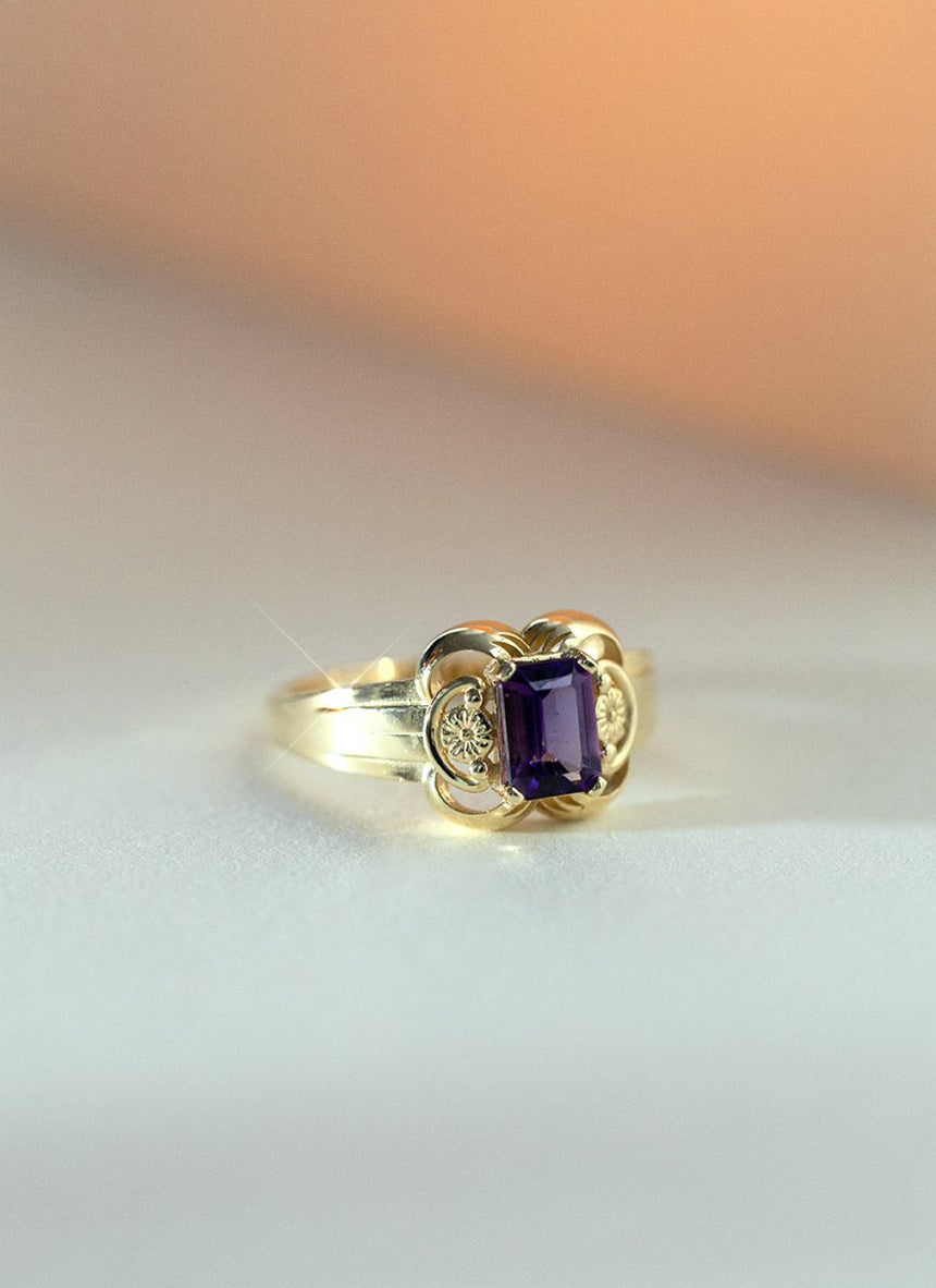 Loena amethyst ring 14k gold - Studio Kroewe