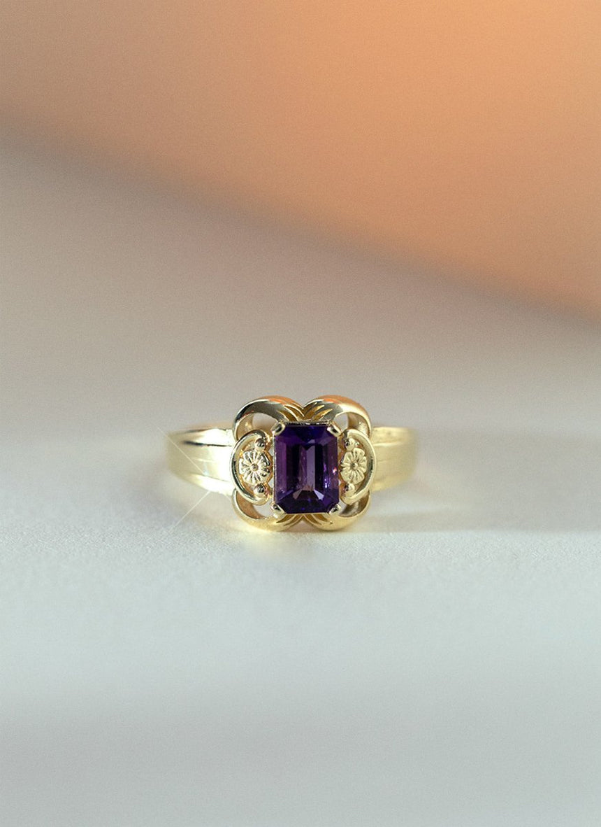 Loena amethyst ring 14k gold - Studio Kroewe