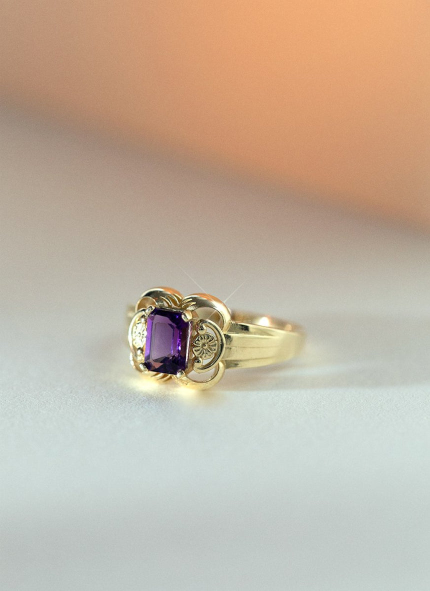 Loena amethyst ring 14k gold - Studio Kroewe