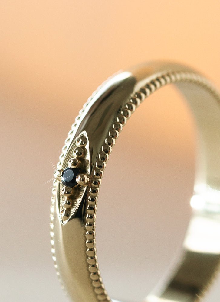 Lonny black sapphire ring 14k gold - Studio Kroewe