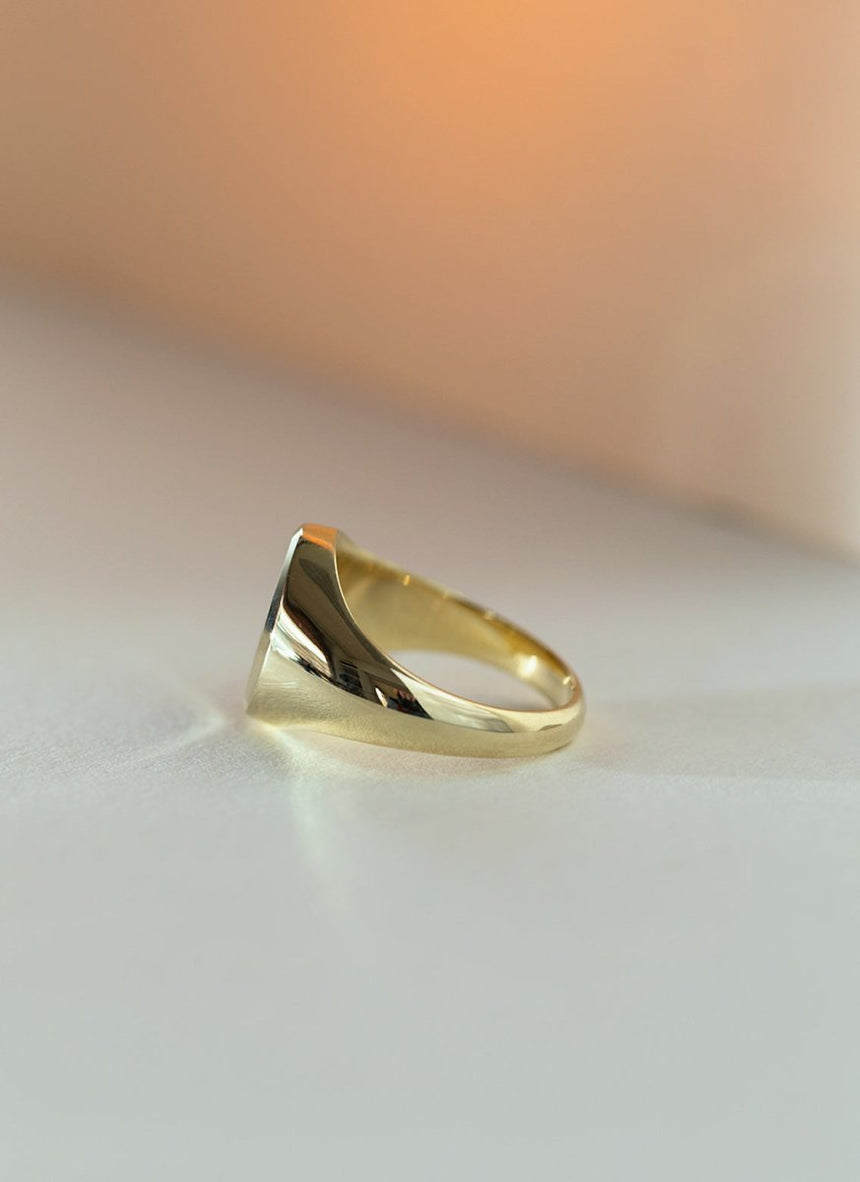 Lous signet ring 14k gold - Studio Kroewe